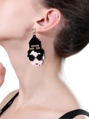 🕶️Cool Chic Audrey Hepburn Chunky Acrylic Earrings NWT🕶️